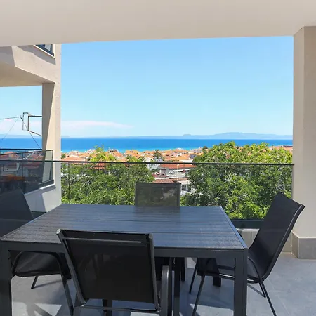 Διαμέρισμα Local View Πολύχρονο